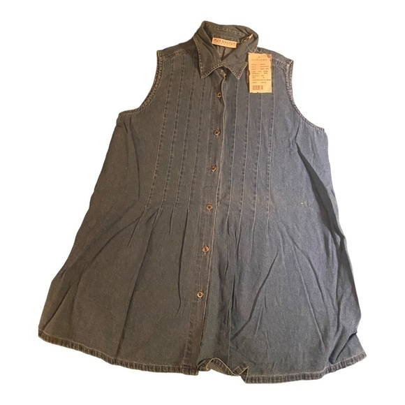 MATERNITY Woman’s Sleeveless Denim Shirt - Picture 3 of 3